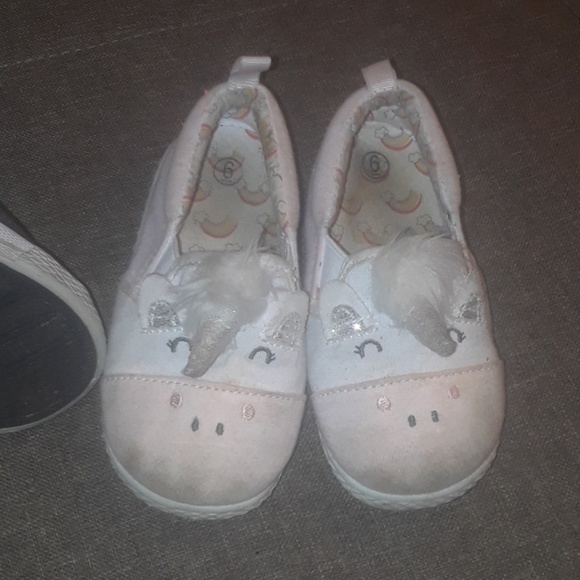 3 pairs of shoes - Picture 6 of 7